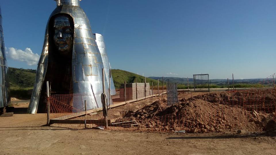 Monumento A nossa Senhora Aparecida em fase de construção